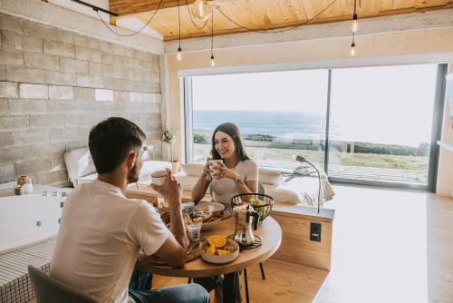 pareja_desayunando_002