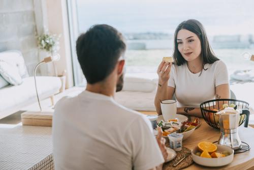 pareja_desayunando_010